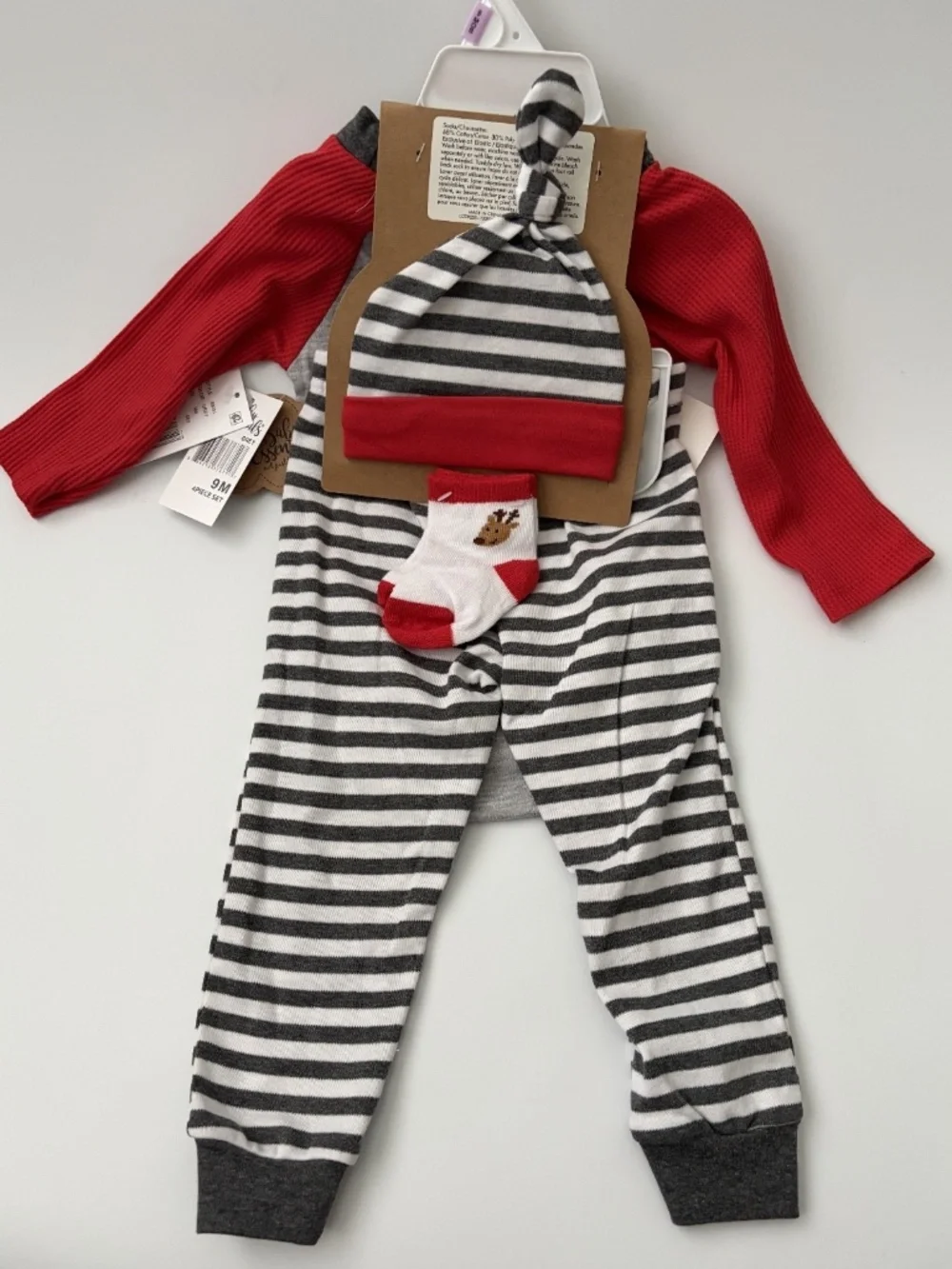 New Baby Essentials Holiday Christmas 4-Piece Outfit  Reindeer Theme  Unisex 9MO